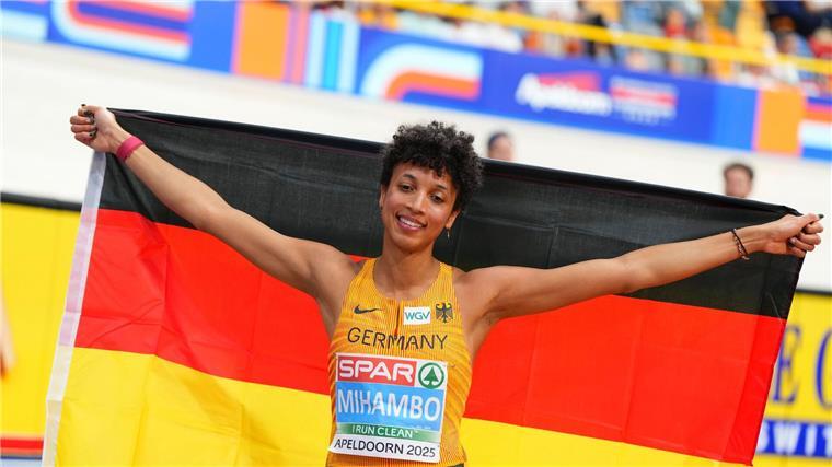 Ogunleye strahlt über EM-Silber - Mihambo rettet Bronze Im letzten Versuch sprang Malaika Mihambo noch zu EM-Bronze.