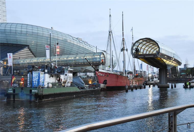 Die „Elbe 3“ kehrt in den Museumshafen zurück - Doch so einfach wird das nicht Im Mai 2023 ging es für die „Elbe 3“ in die Werft, jetzt kehrt das Museumsschiff zurück.