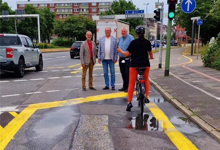 Im Mai ist der Radfahrstreifen auf der Kennedybrücke fertiggestellt worden - Jetzt geht er in die Verlängerung.