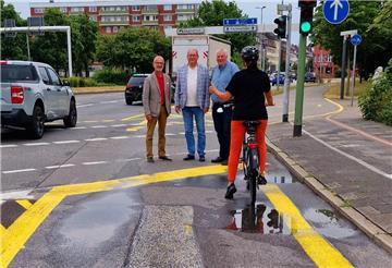 Im Mai ist der Radfahrstreifen auf der Kennedybrücke fertiggestellt worden - Jetzt geht er in die Verlängerung.