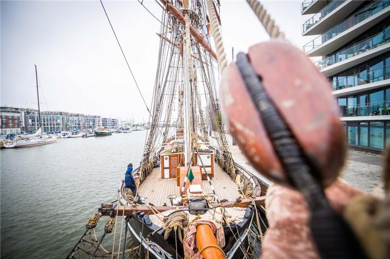 Dieser Hollywood-Star ist in Bremerhaven beim Seestadtfest Das Ende: Im Mai sollte es einfacher sein, Segelschiffe nach Bremerhaven zu locken. Aber das Seestadtkonzept geht nicht auf. Die Politik will deshalb zurück zur früheren Feststruktur.