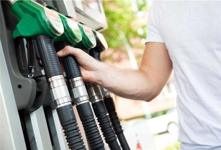 So sparen Autofahrer Geld Im Mai waren die Spritpreise so hoch wie seit zwei Jahren nicht mehr.