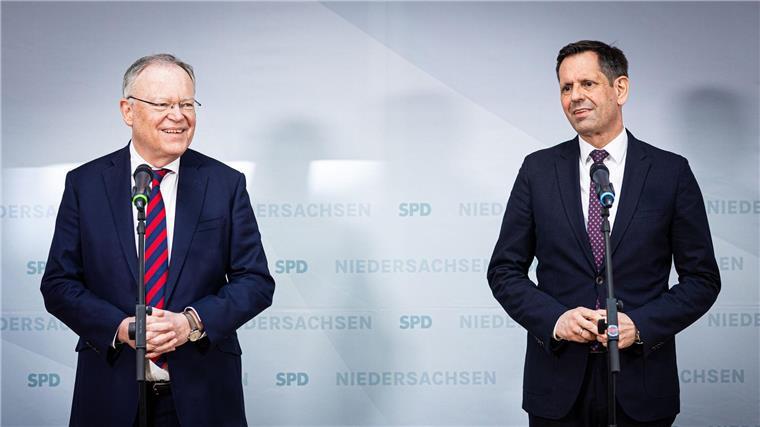 Führungswechsel in Niedersachsen: Weil übergibt an Lies Im Mai will Niedersachsens Ministerpräsident Stephan Weil (links) die Amtsgeschäfte an Olaf Lies übergeben.