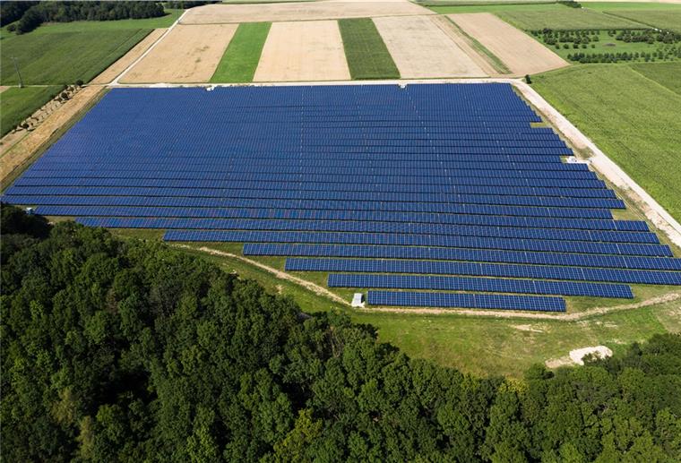Fließt bald Ökostrom aus dem Moor? Im Moor bei Augustendorf könnte bis 2023 ein Solarpark entstehen. Die Pläne dafür wurden Anfang der Woche im Gnarrenburger Rathaus vorgestellt.