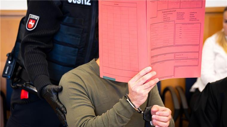 Tumult nach Mordurteil: Ministerin kündigt Konsequenzen an Im Mordprozess gegen einen 35-Jährigen in Stade eskalierte die Stimmung. (Archivbild)