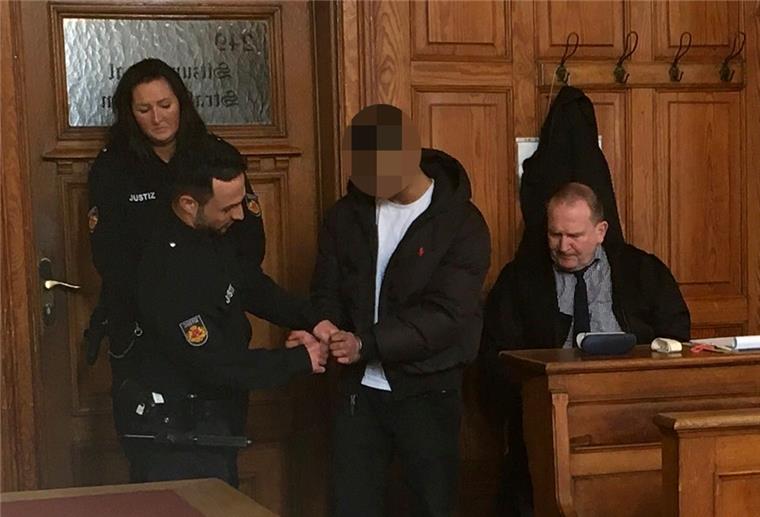 Bremerhavener Mordprozess: Angehörige hören schreckliche Details Im Mordprozess gegen Nurgin D. schilderte der Gerichtsmediziner, wie das Opfer zu Tode gekommen ist.