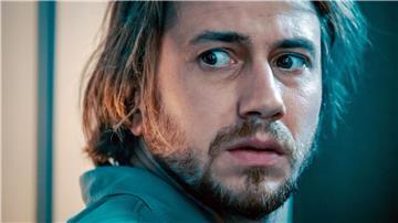 Im Mysteryfilm „Das unsichtbare Wesen“ erlebt Damien das Grauen in seiner eigenen Wohnung. 
