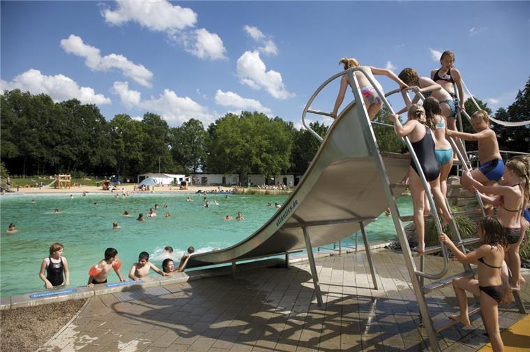 Naturbad Zeven: Schon über 1000 Freikarten an Heeslinger Bürger verteilt Im Naturbad Zeven lockt ausgiebiger Badespaß große und kleine Wasserratten.