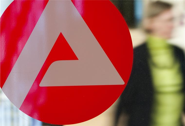 Wesermarsch: Zahl der Arbeitslosen trotz Corona leicht gesunken Im Oktober waren 3220 Frauen und Männer als arbeitslos gemeldet - das sind 101 weniger als im Vormonat und entspricht einen Rückgang um 3 Prozent.