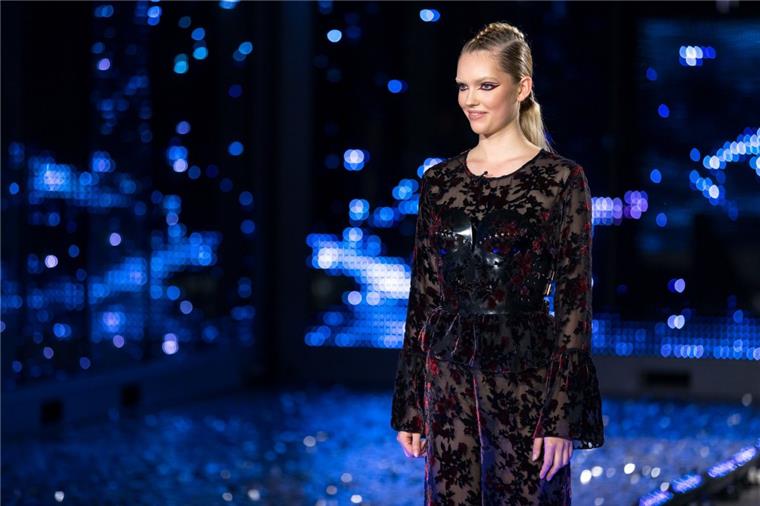 GNTM: Caroline aus Bremerhaven ist weiter Im Outfit einer Top-Designerin lief Caroline Krüger aus Bremerhaven über den Laufsteg bei "Germany's next Topmodel".