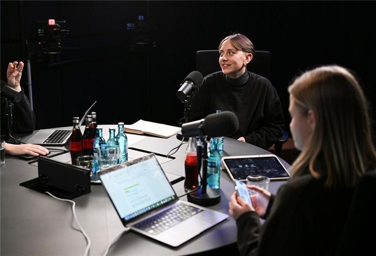 „Ostfluencerin“ Olivia Schneider: Genervt von DDR-Nostalgie Im Podcast erzählt Olivia Schneider über ihren Heimatort in Ostdeutschland.