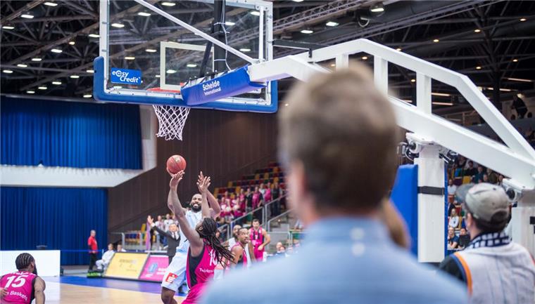 Im Pokal und in der Liga gingen die Eisbären in den letzten vier Heimspielen als Verlierer vom Parkett. Gegen Würzburg soll mal wider ein Erfolgserlebnis her.