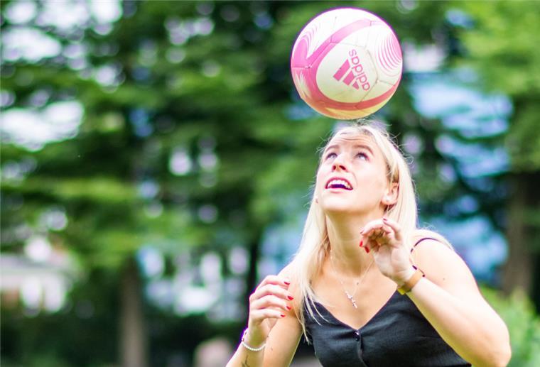 Bremerhavenerin Cindy König spielt jetzt für Sand Fußballerin Cindy König.