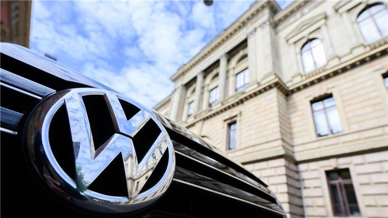 Urteil zur Dieselaffäre - Haftstrafen für Ex-VW-Manager Im Prozess zur VW-Dieselaffäre wurden vier Haftstrafen ausgesprochen, nur in zwei Fällen gab es Bewährung.