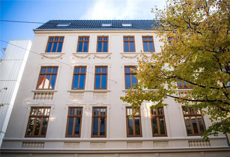 An dem Wohnhaus aus der Gründerzeit finden Sanierungsarbeiten stat