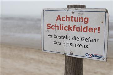 Im Schlick können Wattwanderer schnell und tief einsinken.
