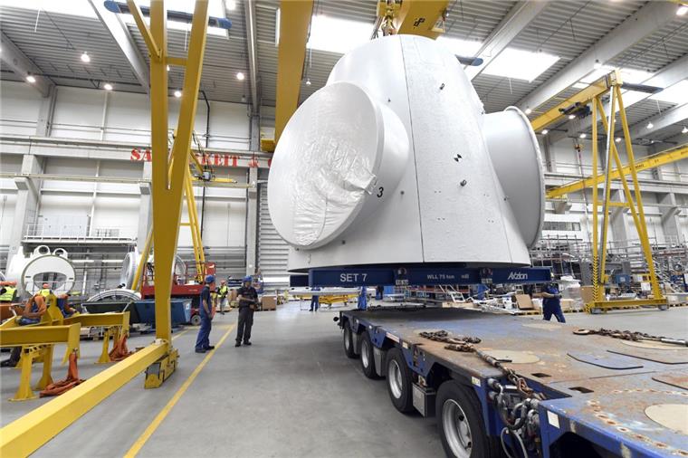 Senvion soll Turbinen für Windpark "Trianel Borkum II" bauen Im Senvion-Werk in Bremerhaven werden Bauteile für den Windpark "Nordsee 1" verladen.