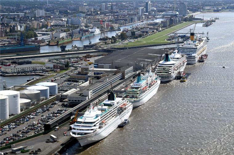 Im September 2017 lagen auch schon vier Kreuzfahrtschiffe an der Columbuskaje in Bremerhaven.