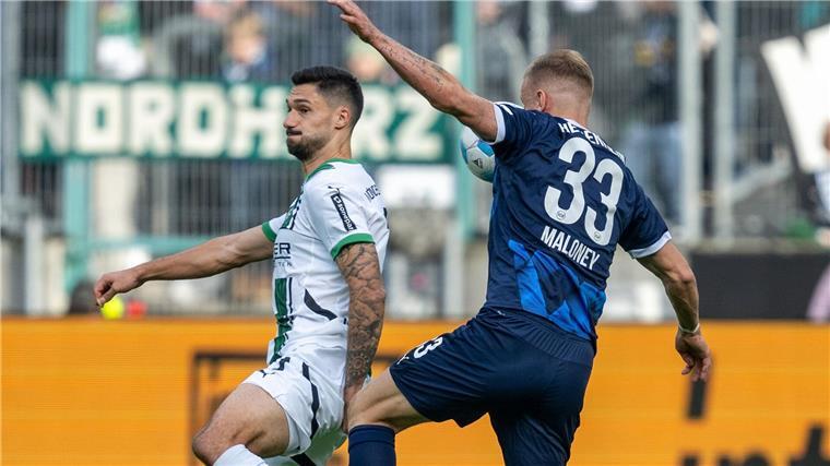 Kleindienst trifft doppelt: Gladbach schlägt Heidenheim Im Spiel der Gladbacher gegen Heidenheim gab es viele enge Duelle.