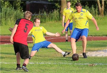 Im Stadland-Derby unterlag der AT Rodenkirchen (gelbe Trikots) dem KBV Reitland in der Landesliga mit 0:6.