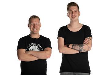 Im Suff über 'nen Puff grölen: Das beschreibt vielleicht besonders anschaulich das Pop-Phänomen «Layla». Der Hit von DJ Robin & Schürze (l) kommt bestens an.