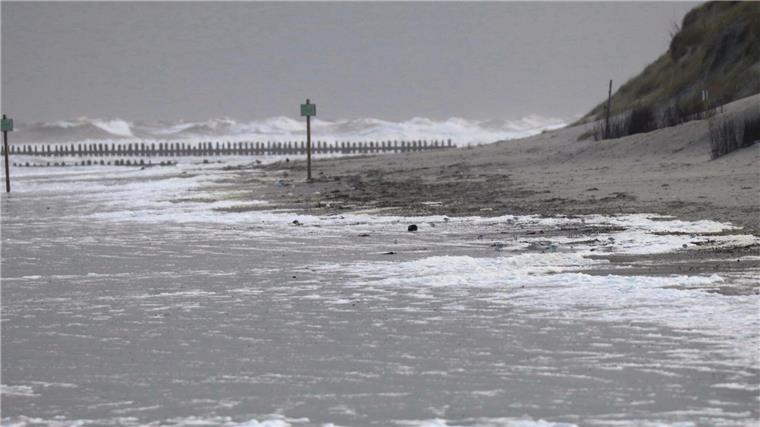Unwettergefahr und teils orkanartige Böen im Norden Im Tagesverlauf soll der Wind laut den Meteorologen nicht nur an der Küste nachlassen.