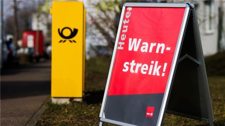 Verdi ruft zu Warnstreiks der Post im ländlichen Raum auf Im Tarifkonflikt mit der Deutschen Post AG ruft die Gewerkschaft ver.di am Donnerstag Zusteller in ländlichen Regionen Niedersachsens und Bremens zum Warnstreik auf. (Symbolbild)
