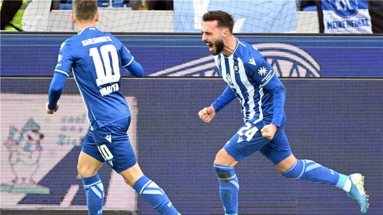Schleusener schießt KSC zum Sieg gegen Rijeka Im Test gegen Rijeka entschied Fabian Schleusener (r) die Partie mit seinem Tor.