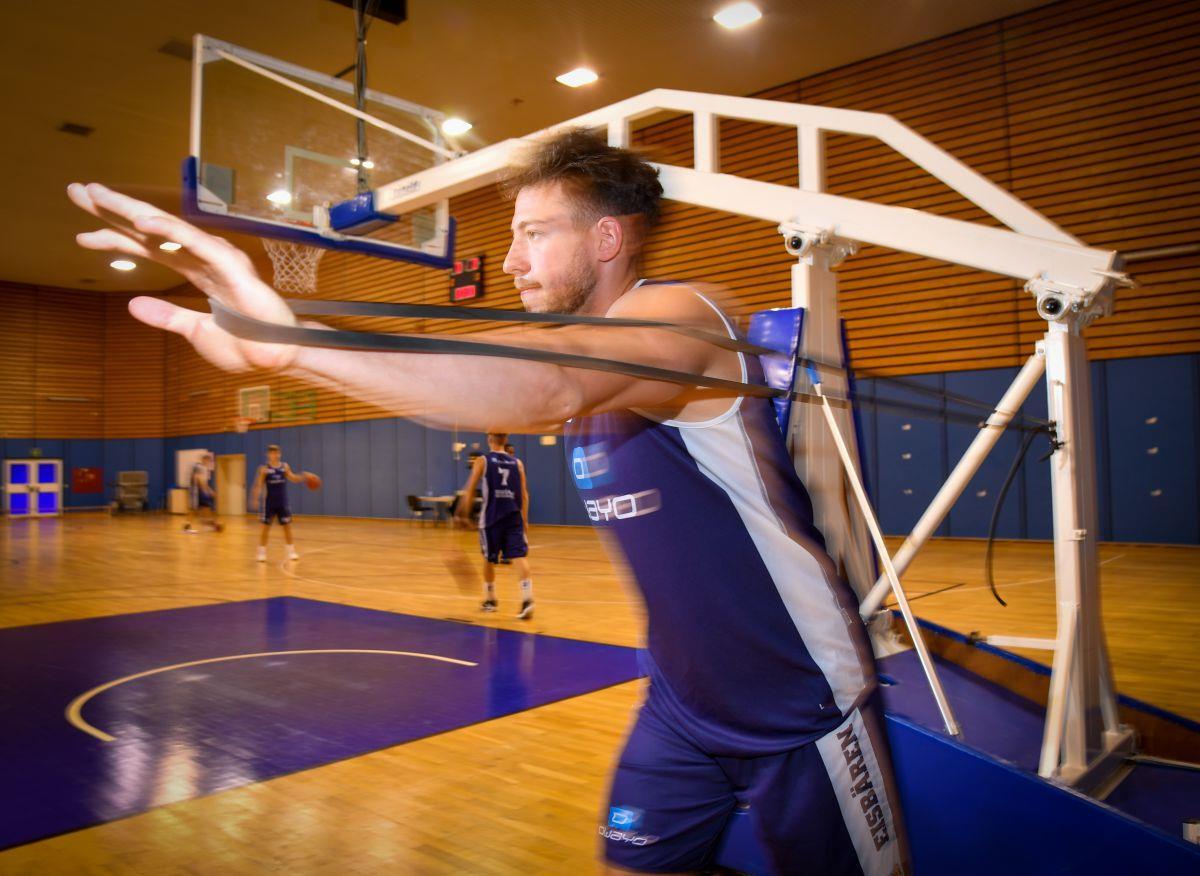 Im Training hängt sich Sid-Marlon Theis voll rein. Der Eisbären-Neuzugang will mit seinem neuen Club eine gute Rolle in der ProA spielen.