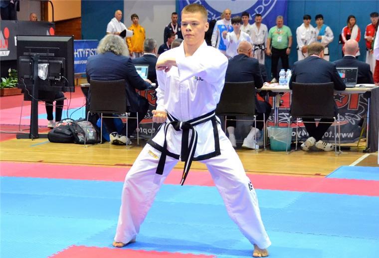 Nordenhamer zeigt bei Taekwon-Do-EM starke Leistungen Im Tul (Formenlauf) setzte sich Danilo Smailov zweimal durch, ehe er einem Iren unterlag.