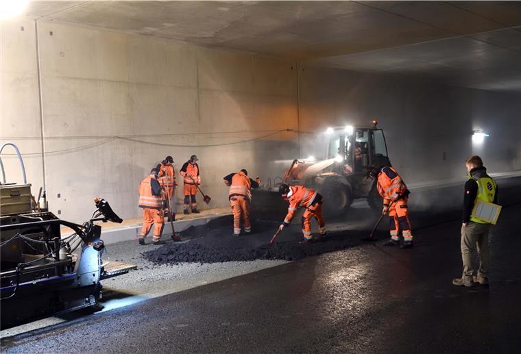 Cherbourger Straße: Sperrung an sieben Wochenenden Im Tunnel wurde bereits asphaltiert, nun kommen weitere Teilstücke der Cherbourger Straße dran.