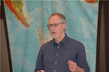 Im Umweltausschuss des Kreises versuchte Dr. Klaus Grosfeld eine Brücke zwischen Wissenschaft und Politik zu schlagen.