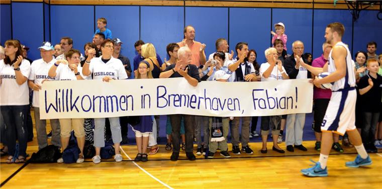 Eine knackige Vorbereitung der Eisbären Im vergangenen Jahr hießen die Eisbären-Fans Fabian Bleck willkommen. Das werden sie dieses Jahr ebenfalls tun, denn der Ex-Hagener hat ein Jahr verlängert.