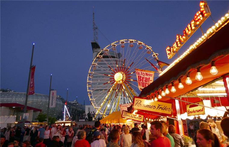 Weniger Geld: Seestadtfest in Bremerhaven nur auf Sparflamme Im vergangenen Jahr kamen 280 000 Besucher zum Seestadtfest. In diesem Jahr rechnen die Veranstalter nur mit 200.000 bis 400.000.