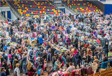 Im vergangenen Jahr Kids-Flohmarkt in der Stadthalle zog hunderte Besucher an. Die Stadt will momentan keine Großveranstaltungen wegen des Corona-Viruses absagen.