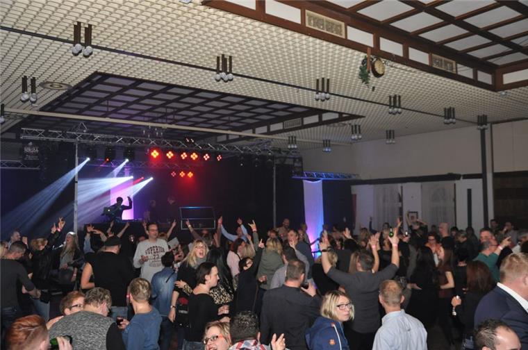 Rodenkirchen: Ü30-Party mit „Wolle Petry" Im vergangenen Jahr wurde in der Rodenkircher Markthalle ausgiebig gefeiert. Die Veranstalter möchten an diesen Erfolg anknüpfen.