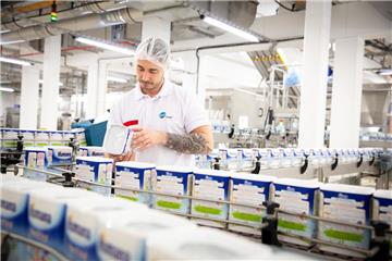 Im Werk in Strückhausen wird nun Milchpulver für Babynahrung hergestellt.
