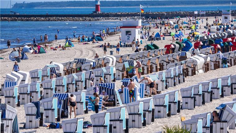 Tui: Sommerbuchungen 2025 starten früher und stärker Im Winter schon an Sommer denken: Nach Branchenangaben sind die Frühbucher-Zahlen stark gestiegen. (Archivbild)