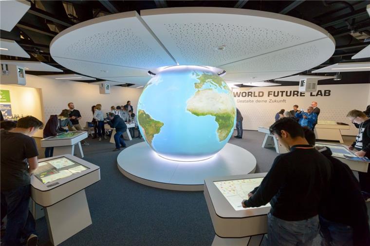 Tüfteln, denken, Welt retten: Neue Attraktion im Klimahaus Im World Future Lab im Klimahaus können Besucher an acht Stationen die Welt retten.