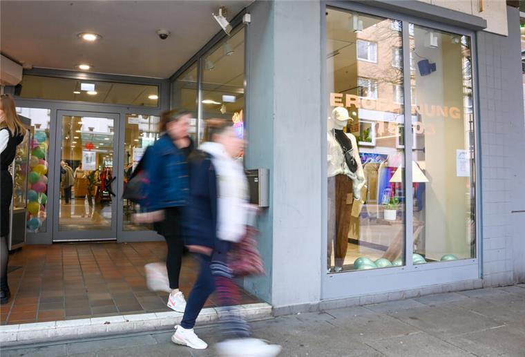 Neueröffnung: Im Secondhand-Laden „Zeitraum“ bekommen Klamotten ein zweites Leben Im „Zeitraum“ findet sich der Vintage-Look für die Instagram-Story.