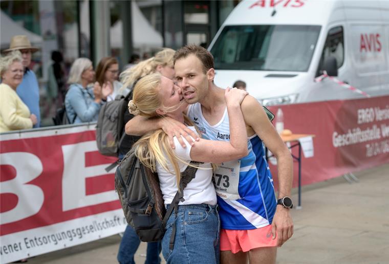 Postbote wird Bester beim Bremerhaven-Marathon Aaron Gerrit Dorn gewinnt Marathon.
