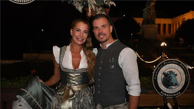 Wer sind die Wiesn-Promis? Immer dabei: Giulia Siegel mit ihrem Partner Ludwig Heer .
