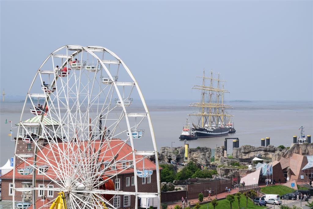 Immer gut sichtbar beim Seestadtfest: Das Riesenrad.