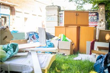 Immer häufiger wird Müll einfach am Straßenrand entsorgt.
