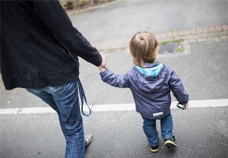 Eltern pleite: Bremerhaven zahlt für immer mehr Kinder Immer weniger Eltern können den Unterhalt zurückzahlen, den die Stadt ihnen vorgestreckt hat. Doch auch der Stadt Bremerhaven sind oft die Hände gebunden.