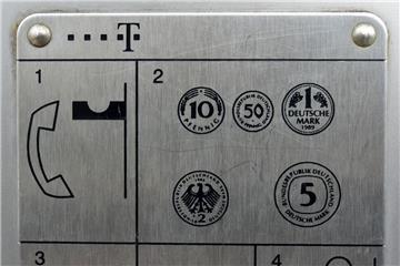 Immer weniger Telefonzellen: Wegen der Vielzahl an Handyverträgen lohnen sich Telefonzellen nicht mehr.  