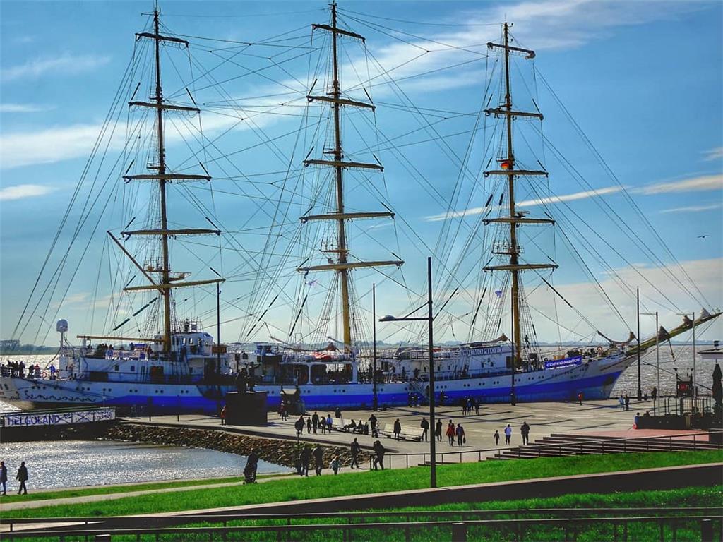 Immer wenn das russische Segelschiff &quot;Mir&quot; zu Besuch ist beim Seestadt...