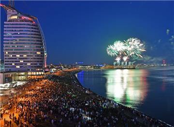 Immer wieder ein Highlight auf dem Seestadtfest: das Feuerwerk. Foto: Scheschonka