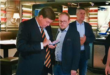 Enak Ferlemann und Lasse Weritz am Wahlabend