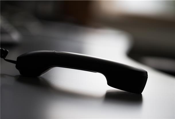 Immer wieder haben Betrüger mit der Telefonmasche „Polizei-Beamter“ Erfolg.